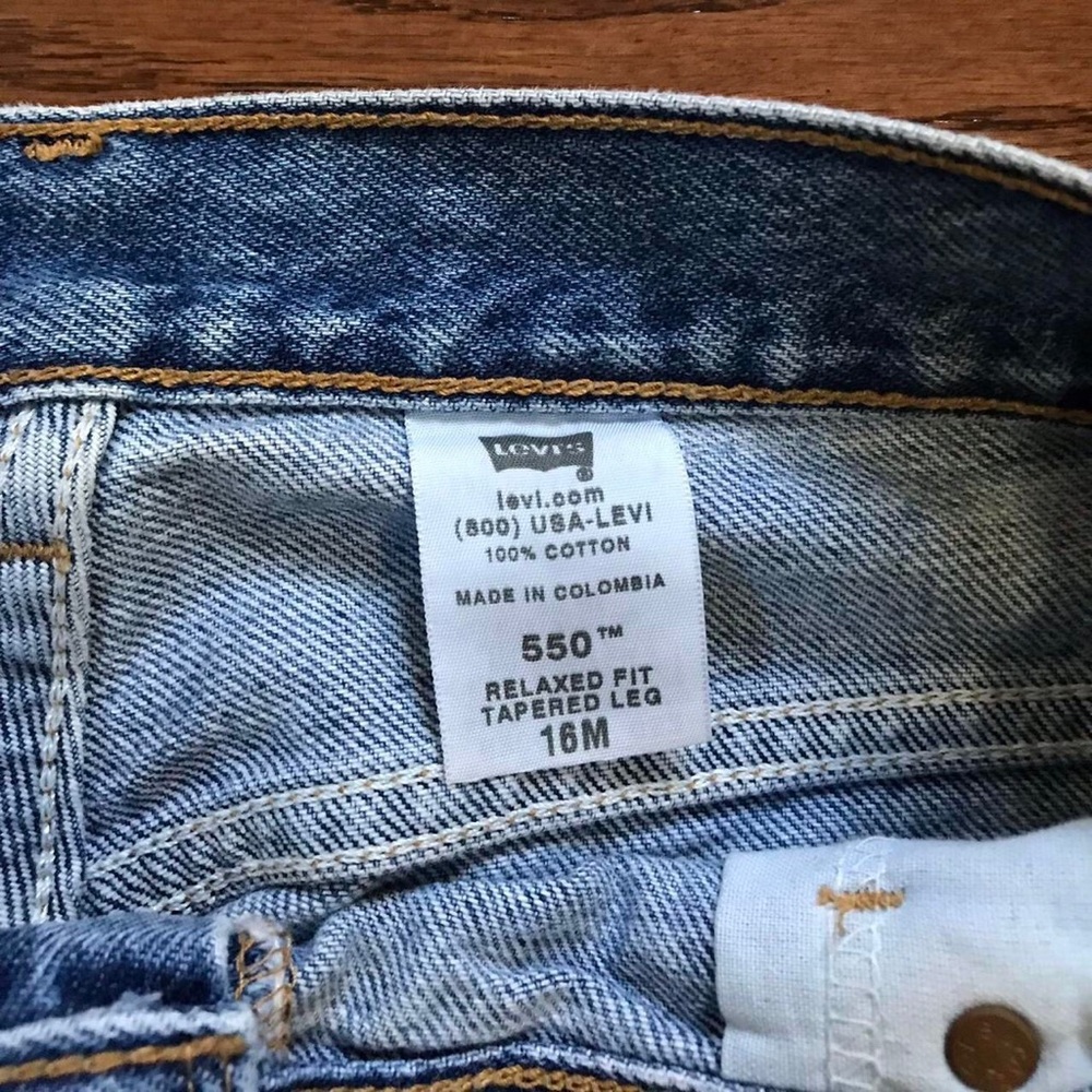 Women’s Levi’s Jeans - Picture 4 of 4